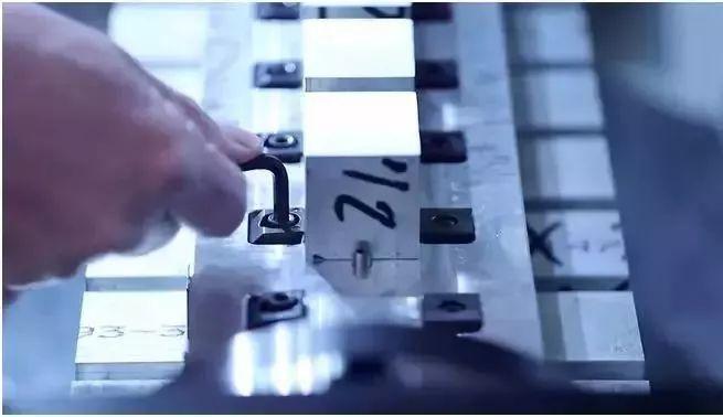 【新手必看】3軸、3+2軸、5軸加工的區(qū)別是什么？(圖14)
